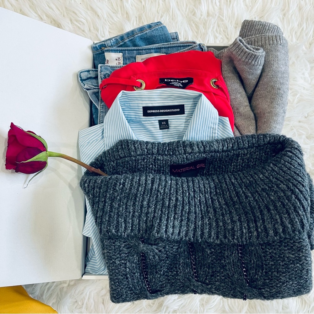 1 FULL BOX OF MINIMUM 5 CLOTHES PIECES